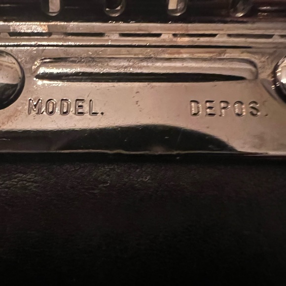 GUCCI BLACK PATENT LEATHER RING KEY HOLDER - Picture 5 of 16